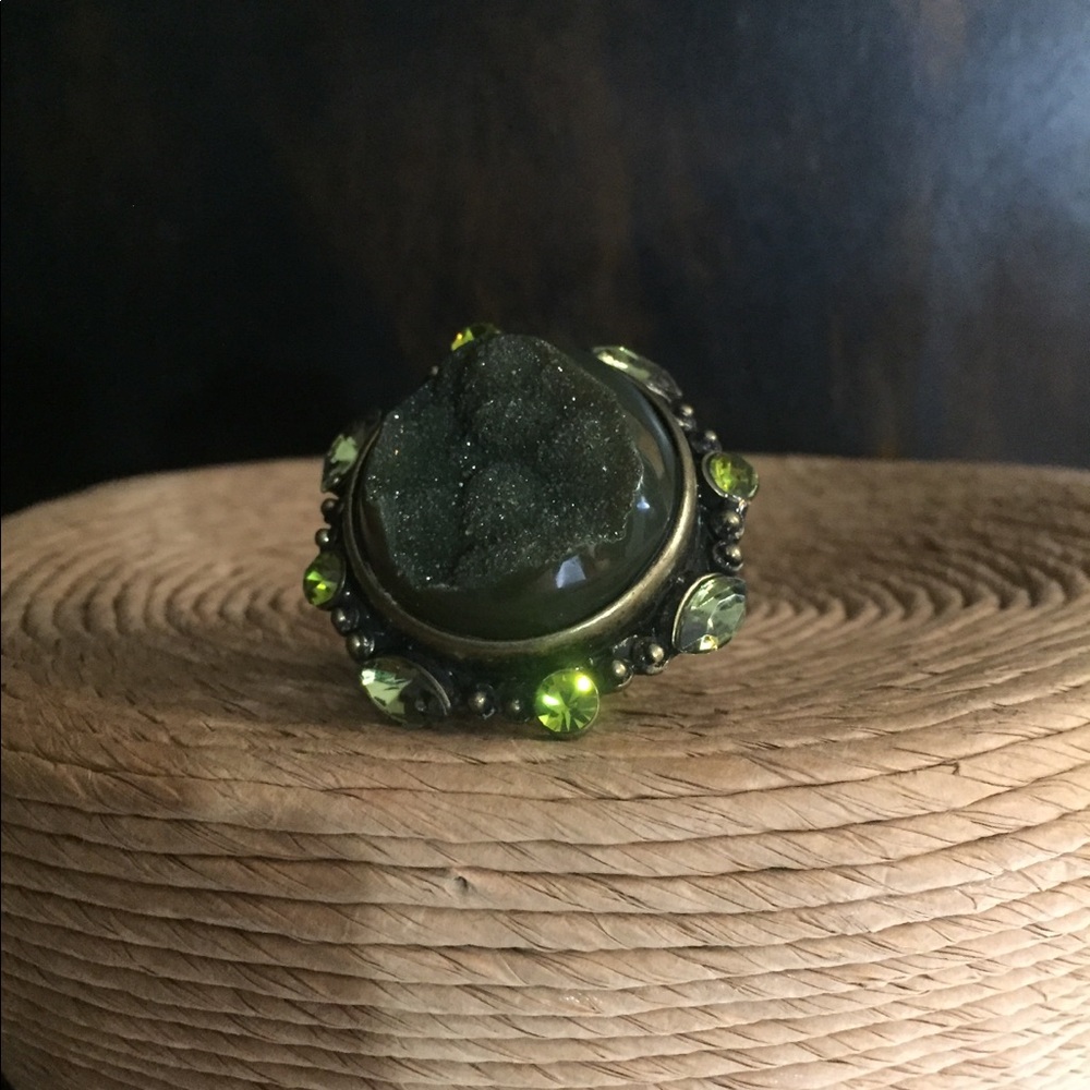 Large Center Green Stone Ring. - image 5